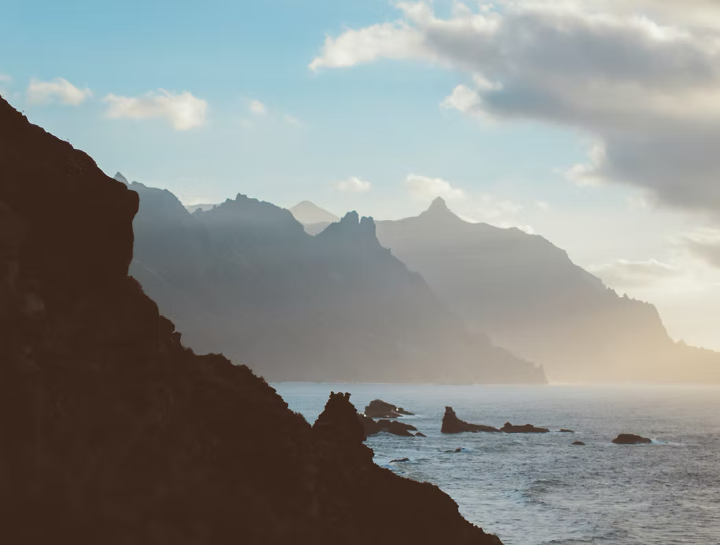 Image of cliffs and the sea
